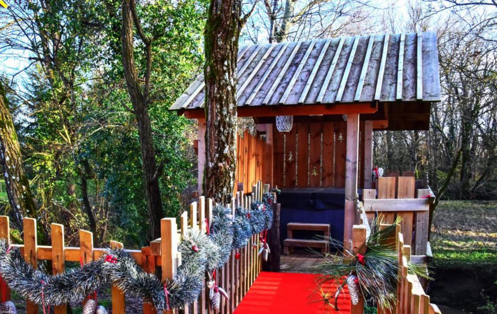 nuit en amoureux cabane perchee Monbazillac